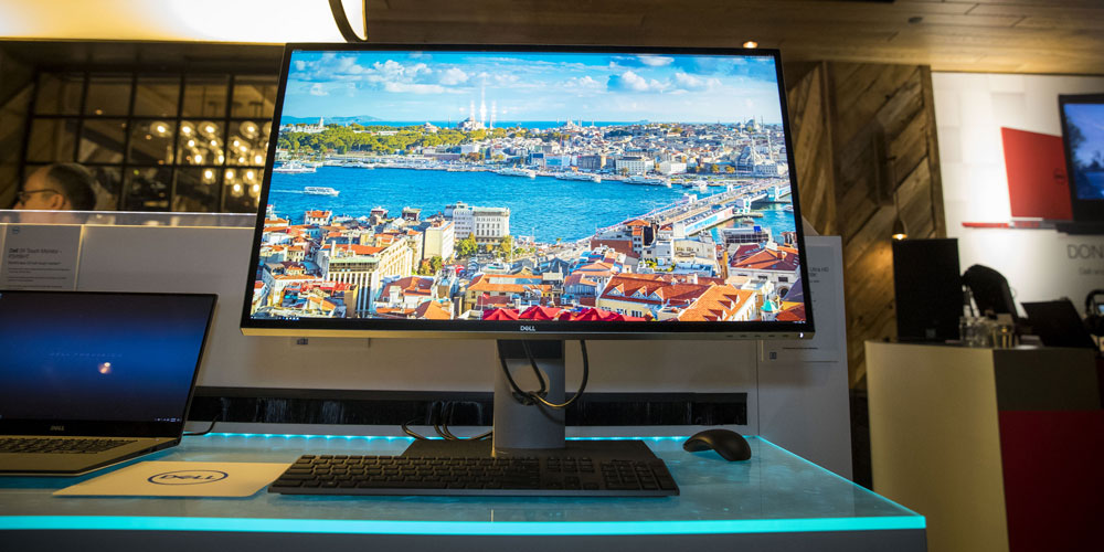 Dell UltraSharp HD 8K monitor at CES 2017