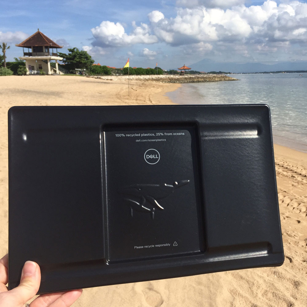 ocean plastic packaging (100 percent recycled material, 25 percent from ocean plastics) for the XPS 13 2-in-1.