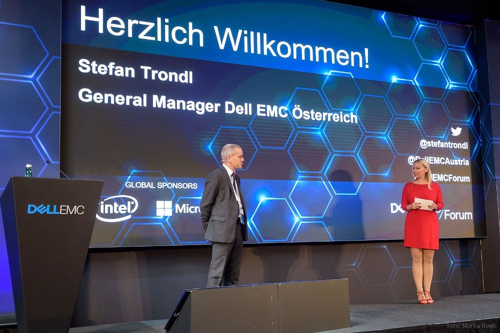 General Manager Stefan Trondl eröffnet das DellEMC Forum 2017